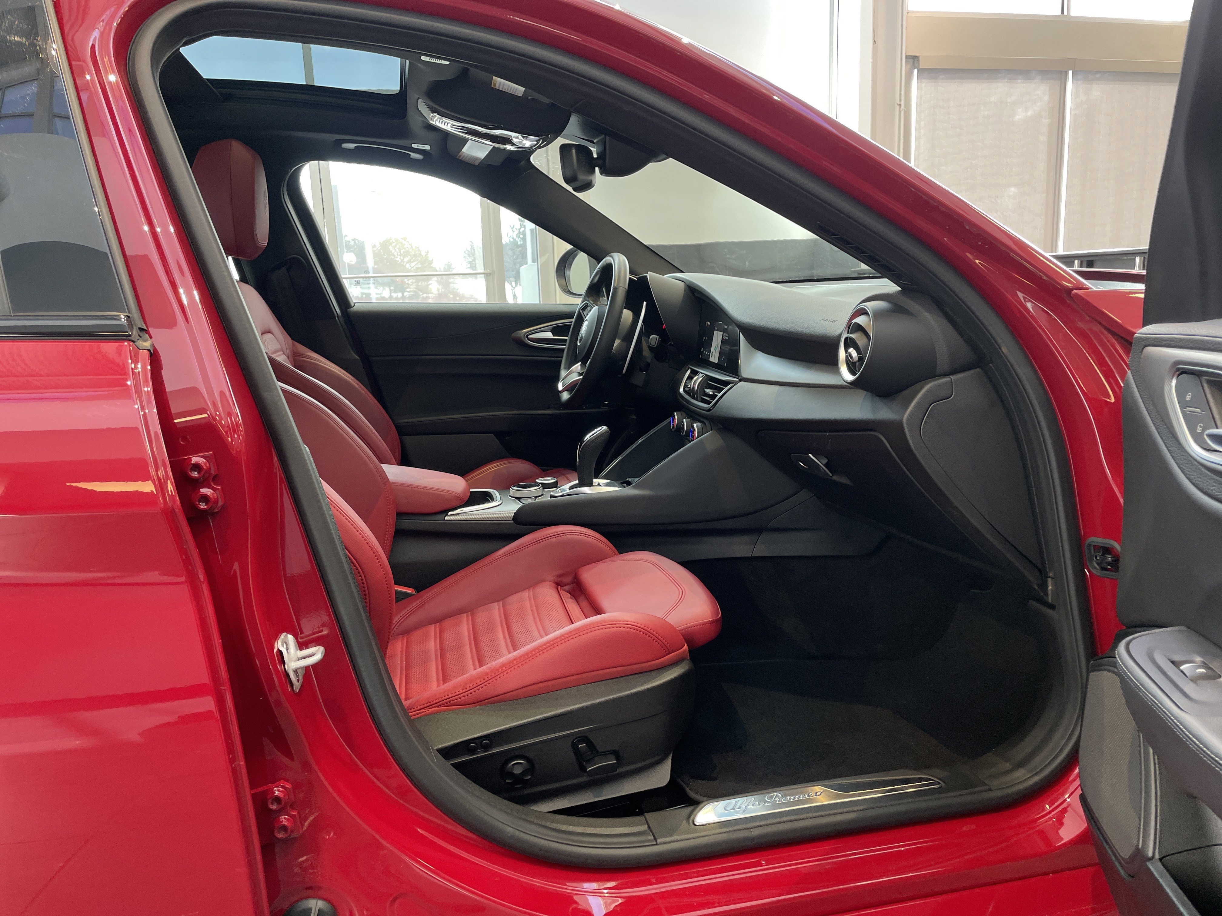 Used 2024 Alfa Romeo Giulia Veloce image 55