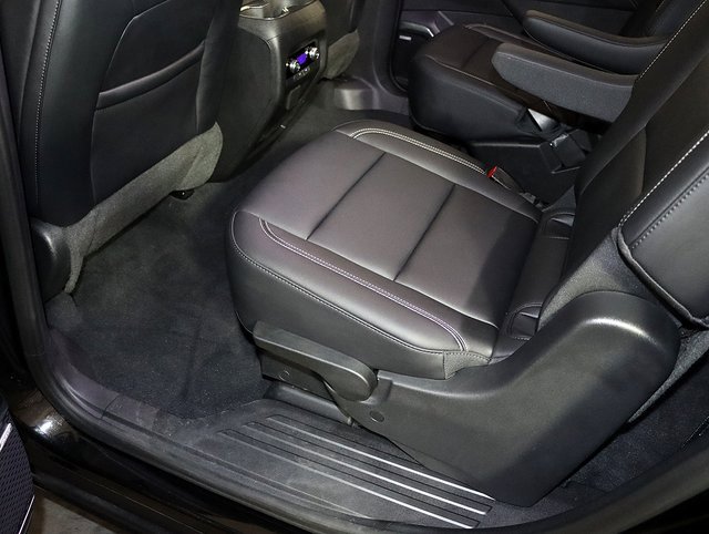 Used 2024 GMC Acadia Elevation image 30