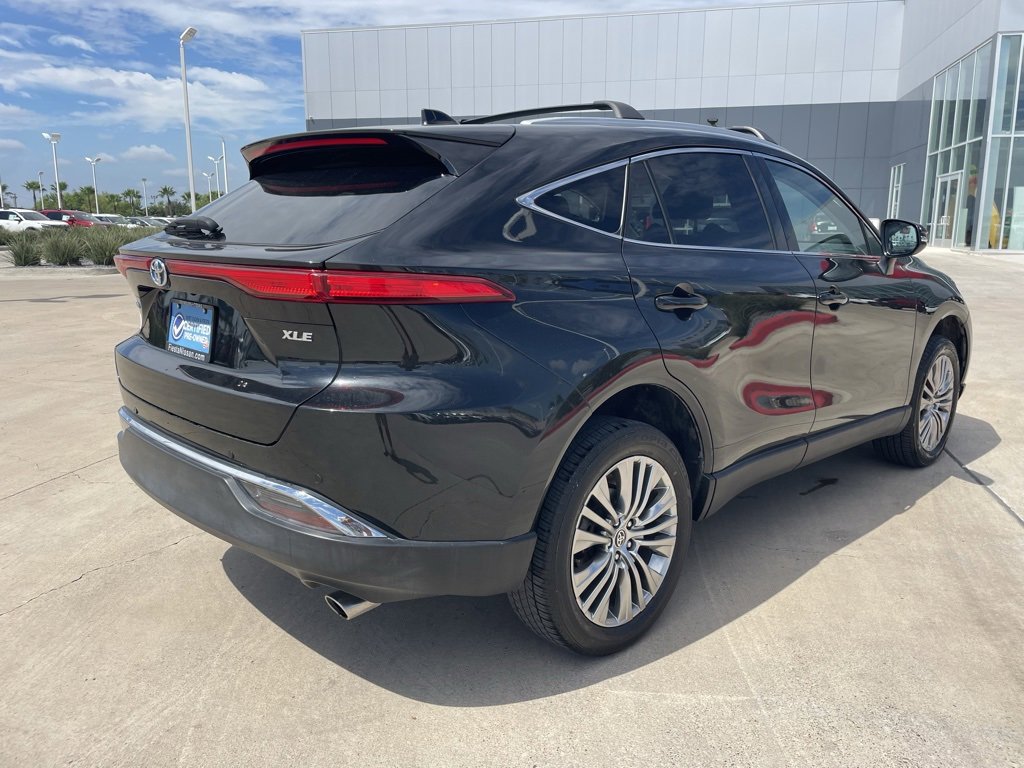 Used 2023 Toyota Venza LE image 3