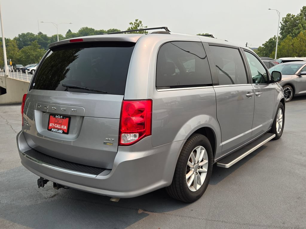 Used 2019 Dodge Grand Caravan SXT FWD image 3
