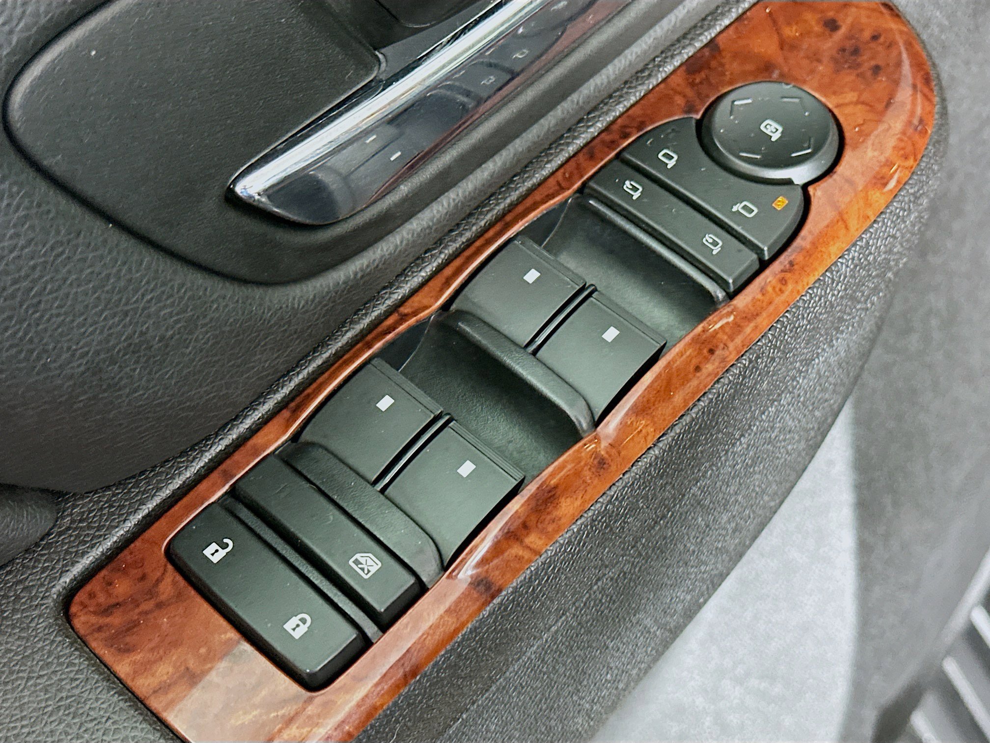 Used 2013 Chevrolet Tahoe LTZ image 18