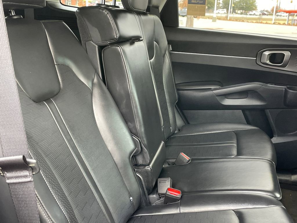 Used 2024 Kia Sorento S image 15