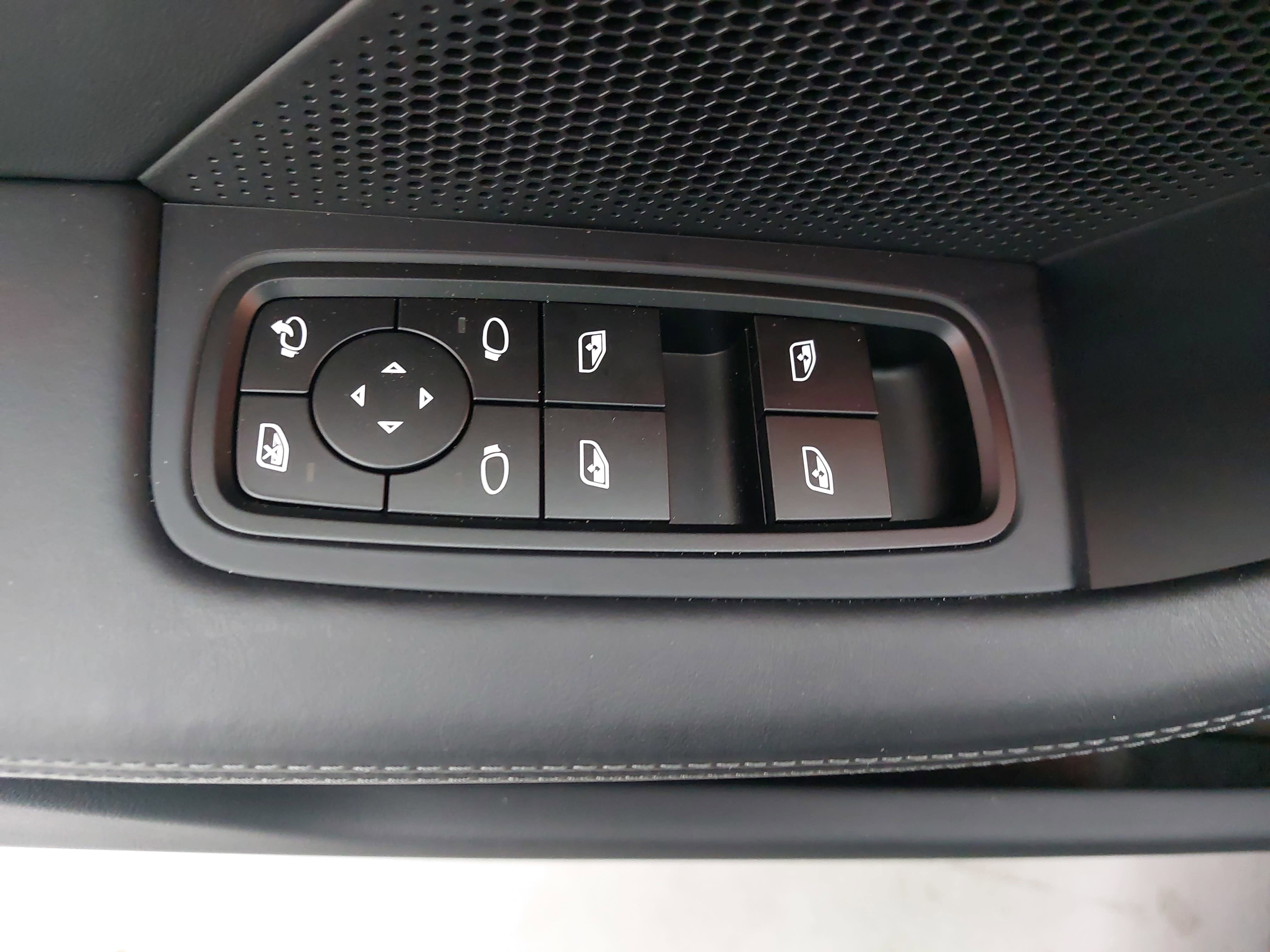 New 2026 Porsche Taycan AWD/4WD image 30