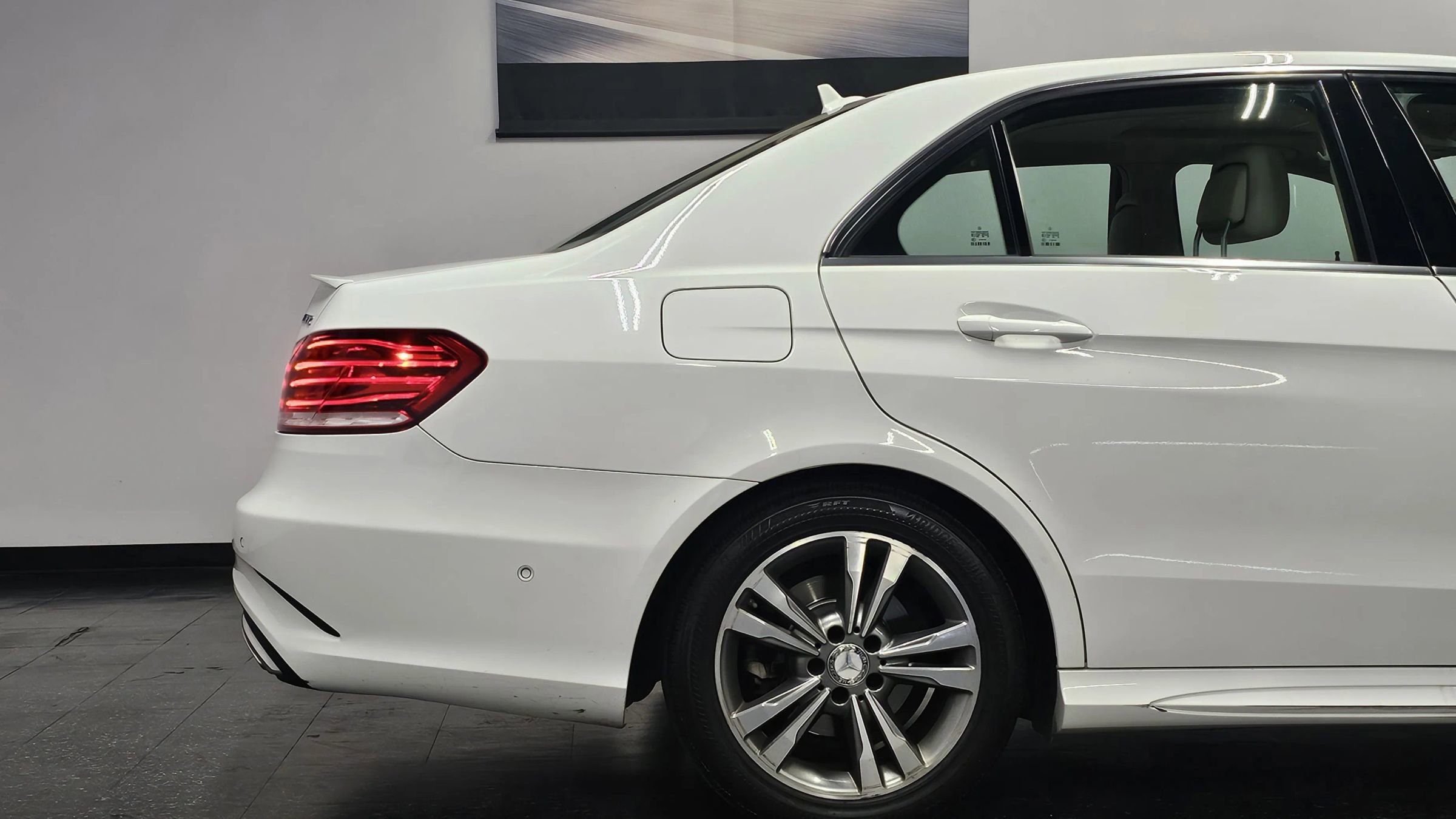 Used 2014 Mercedes-Benz E 250 BlueTEC Sedan image 25