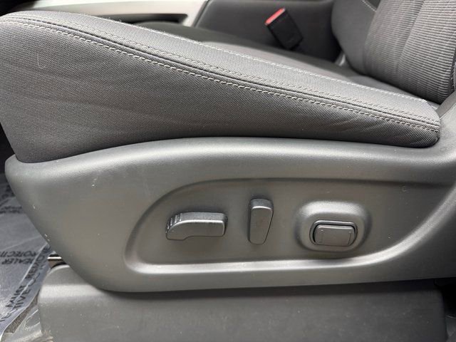 Used 2024 Nissan Titan SV w/ SV Convenience Package image 10