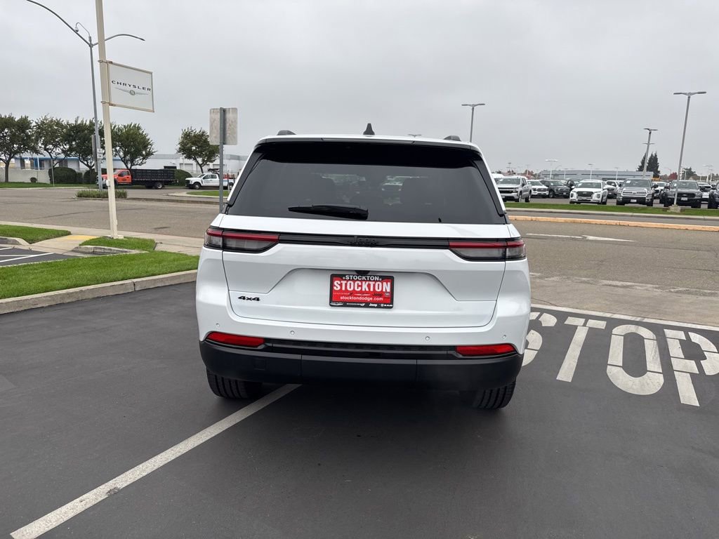 New 2025 Jeep Grand Cherokee Altitude AWD/4WD image 6