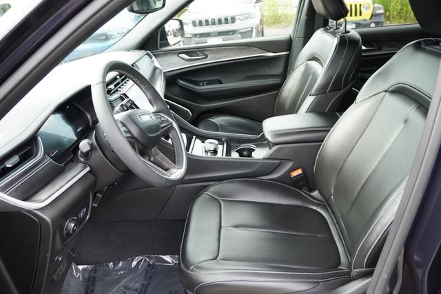 Certified 2024 Jeep Grand Cherokee L Limited w/ Black Appearance Package AWD/4WD image 14