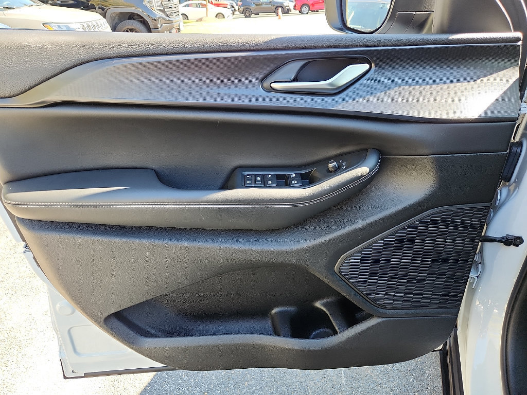 Used 2023 Jeep Grand Cherokee L Laredo w/ Luxury Tech Group I RWD image 13