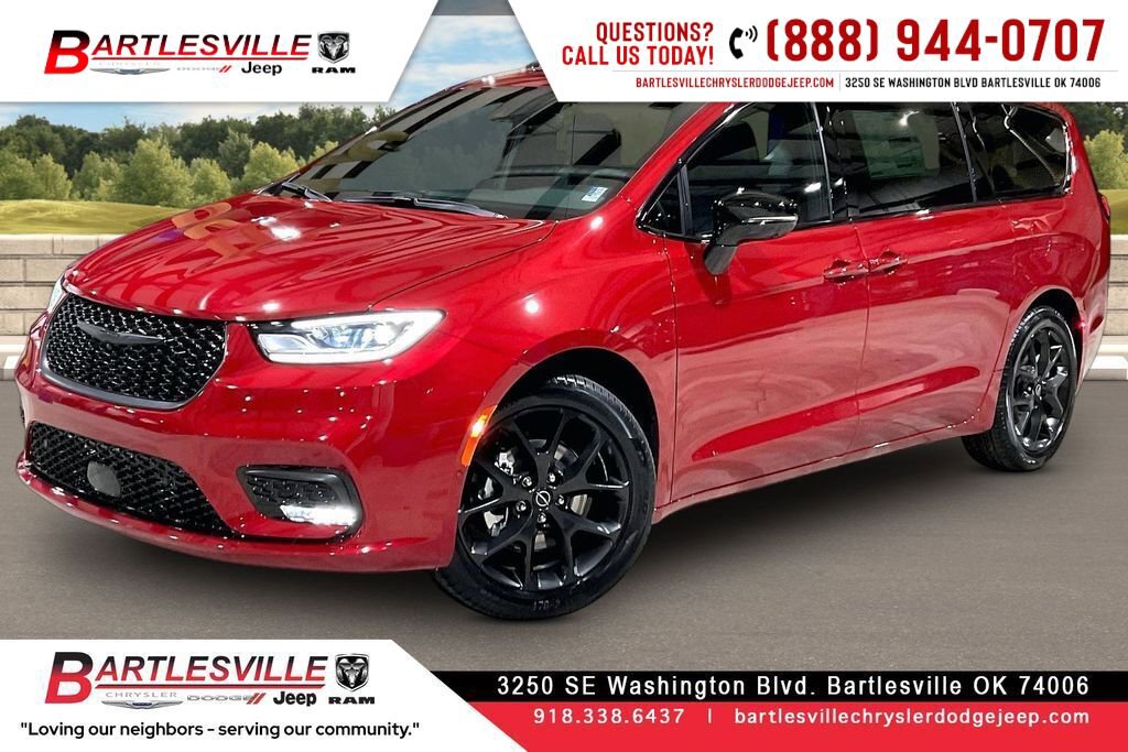 New 2026 Chrysler Pacifica Select image 1