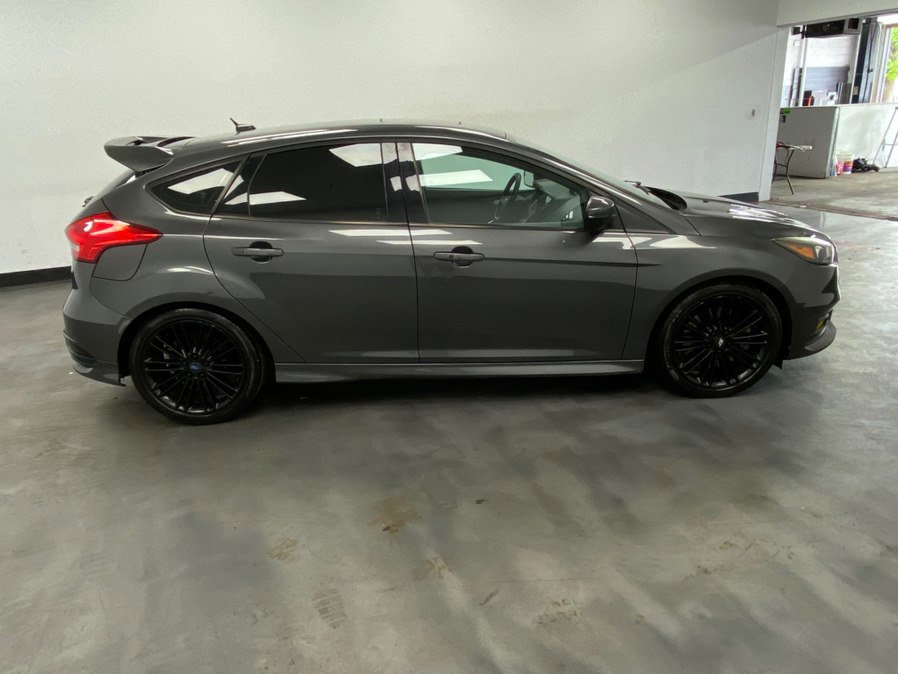 Used 2017 Ford Focus ST w/ Equipment Group 401A image 7