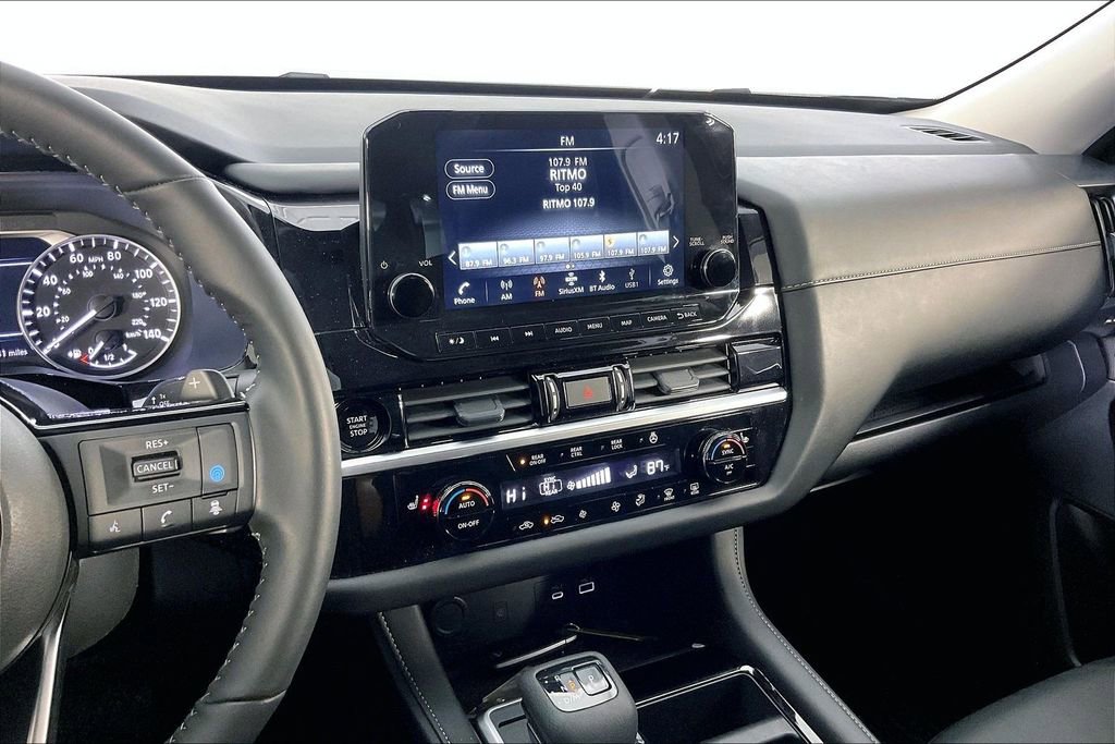 Used 2025 Nissan Pathfinder SL w/ Black Appearance Package image 9