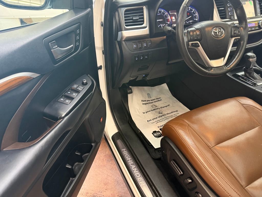 Used 2019 Toyota Highlander Limited Platinum image 9