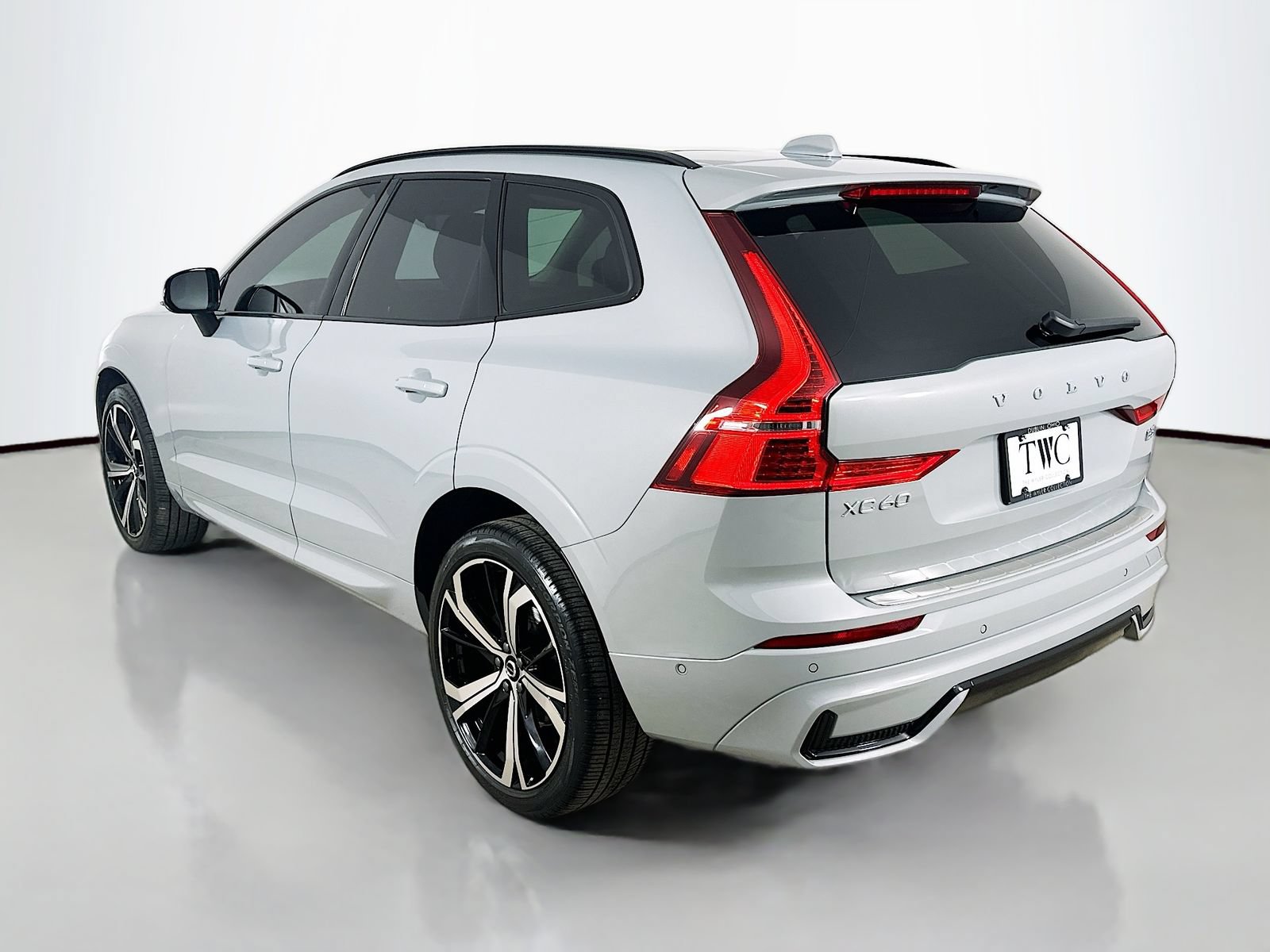 Used 2024 Volvo XC60 B5 Ultimate w/ Protection Package Premier AWD/4WD image 7