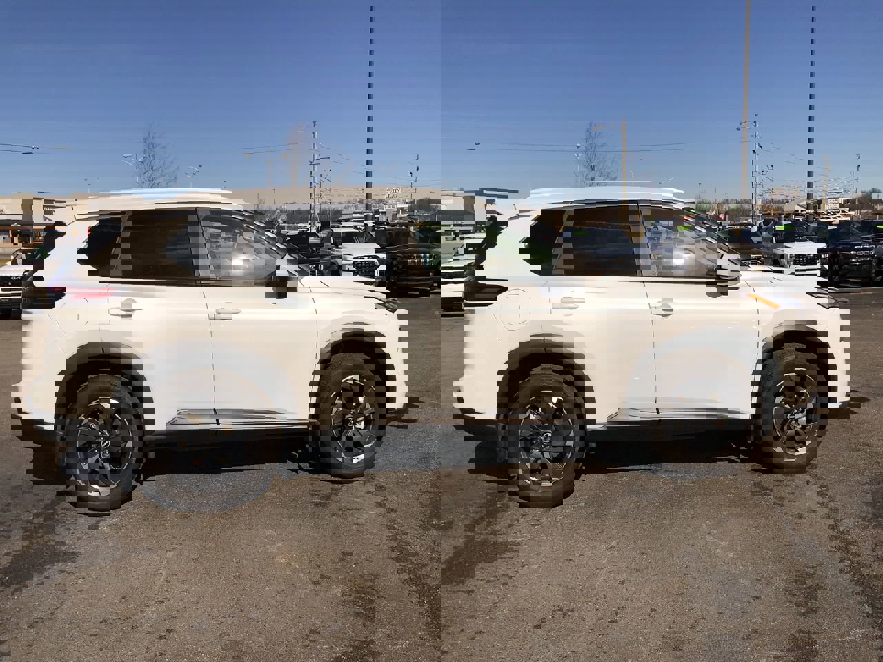 Used 2025 Nissan Rogue SV w/ SV Premium Package image 6