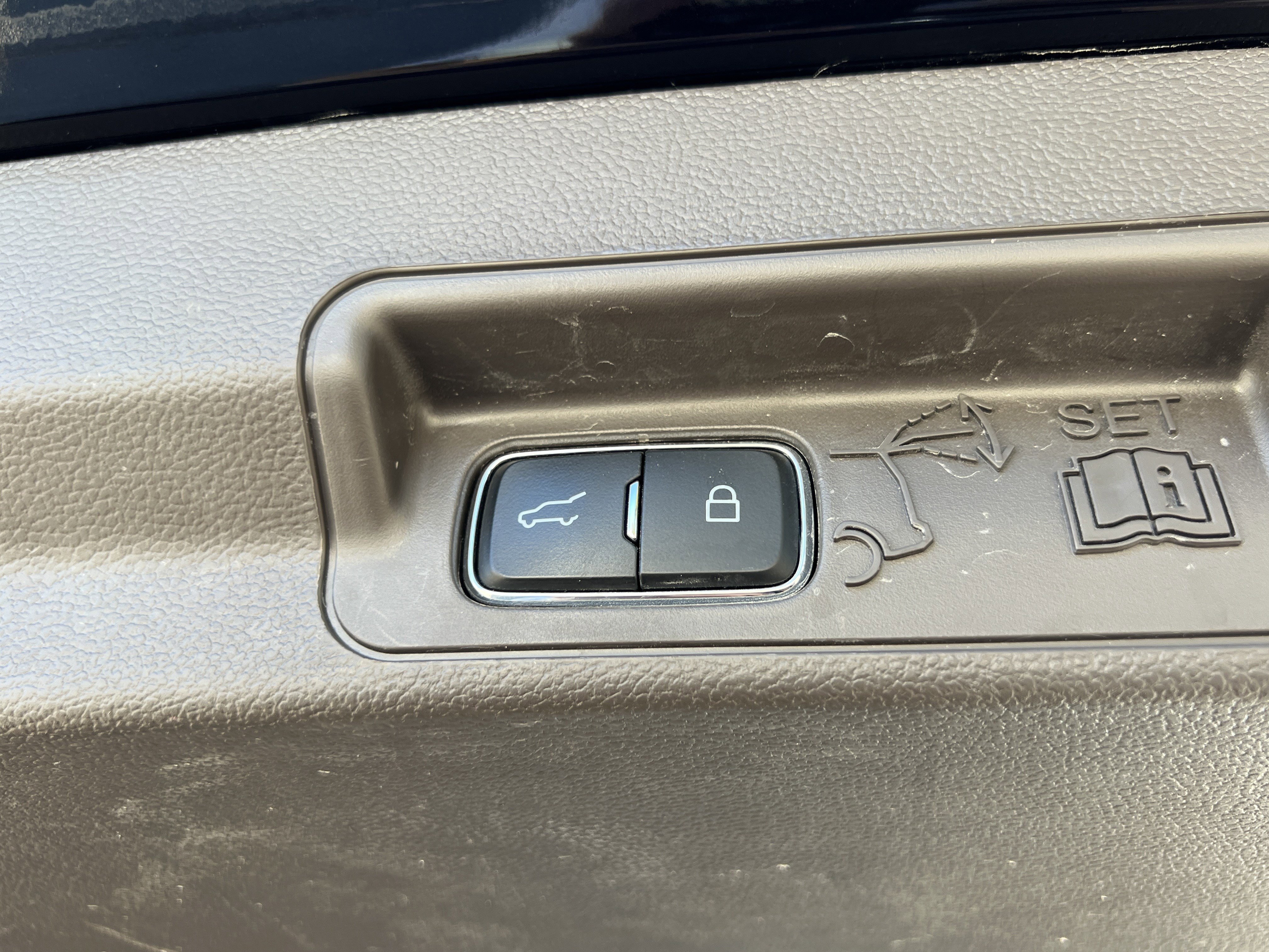 Used 2023 Ford Explorer Platinum w/ Technology Package image 38