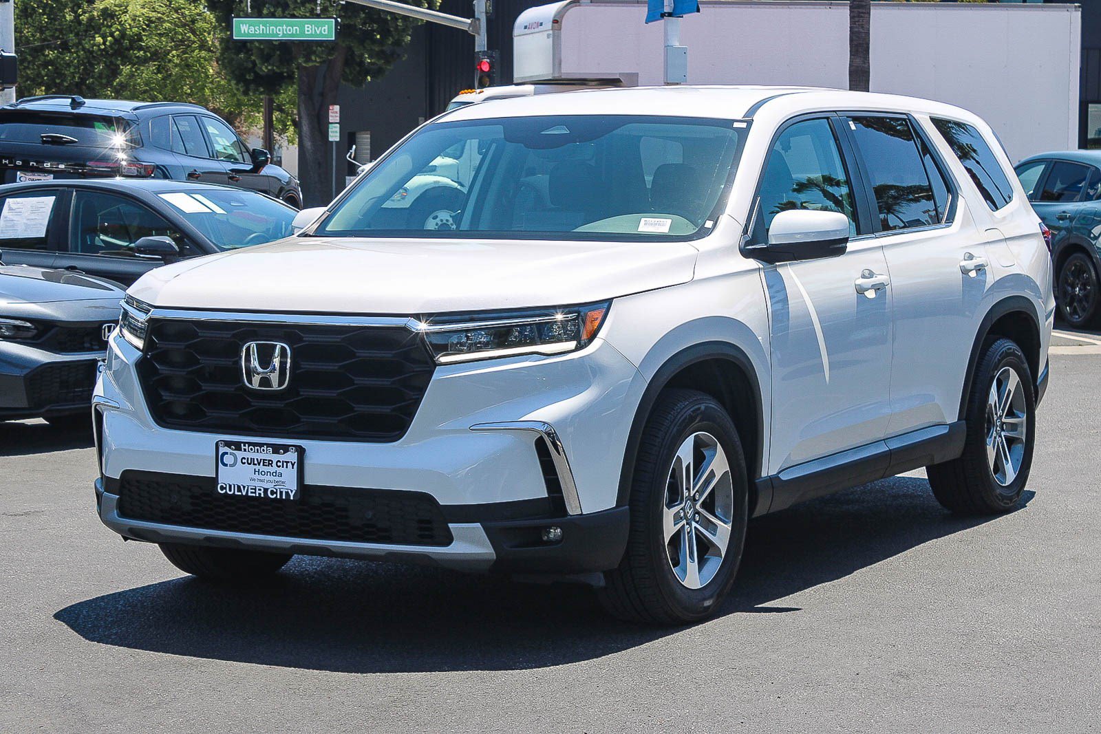 Used 2025 Honda Pilot EX-L image 3