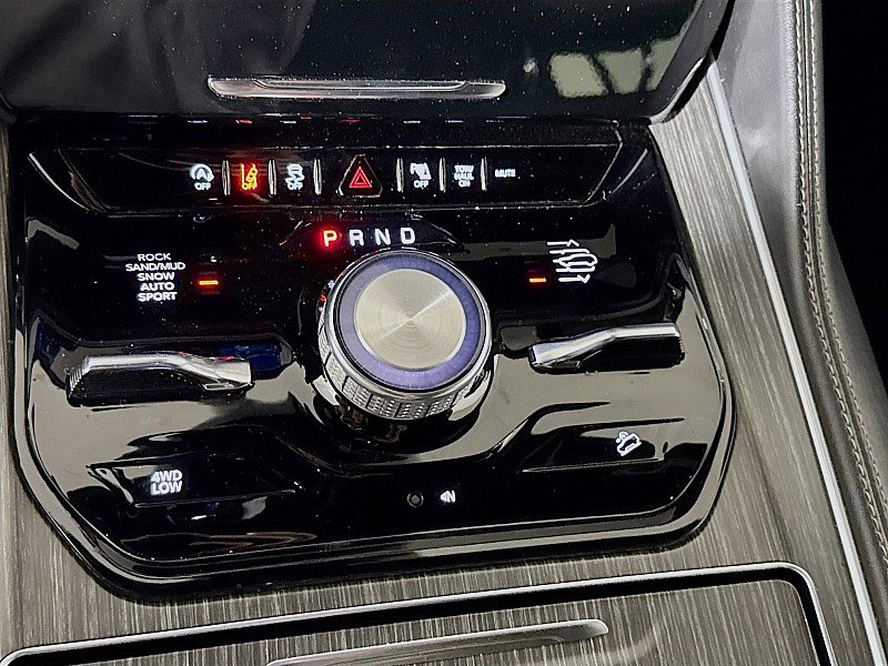 Used 2023 Jeep Wagoneer L Series III w/ Preferred Equipment Group image 18