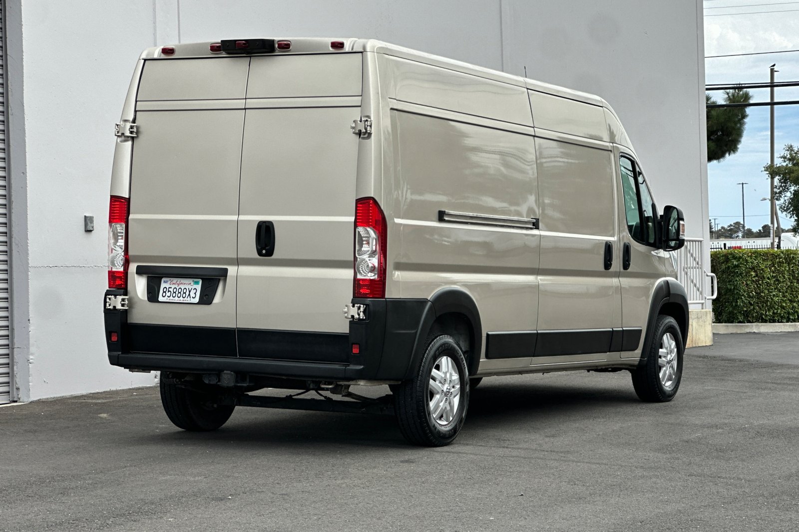 Used 2017 RAM ProMaster 2500 w/ Mopar Trailer Tow Group FWD image 4
