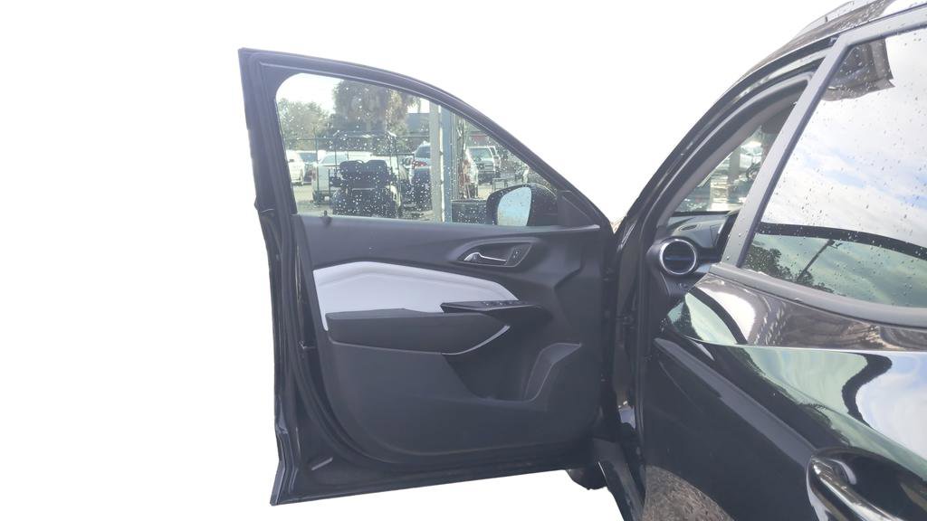 Used 2025 Chevrolet Trax LT w/ LT Convenience Package FWD image 15