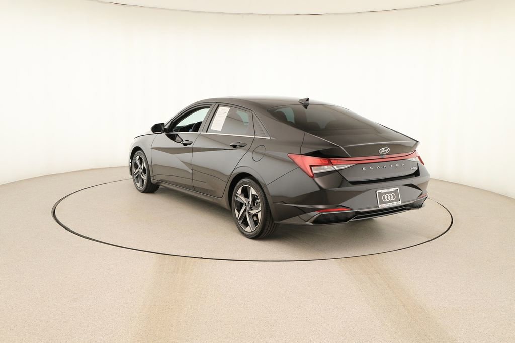 Used 2023 Hyundai Elantra Limited w/ Preferred Accessory Package image 4