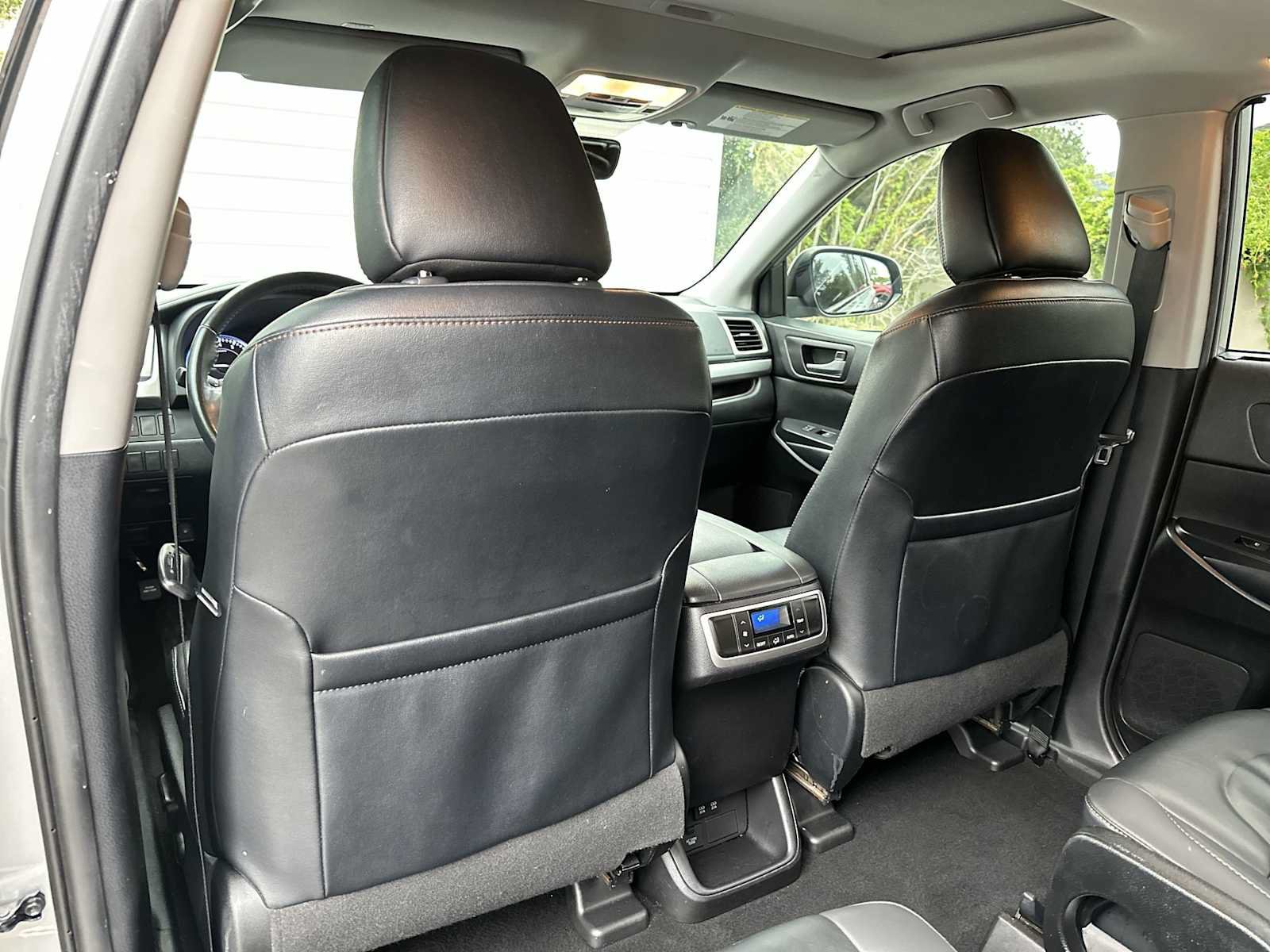 Used 2019 Toyota Highlander XLE FWD image 16