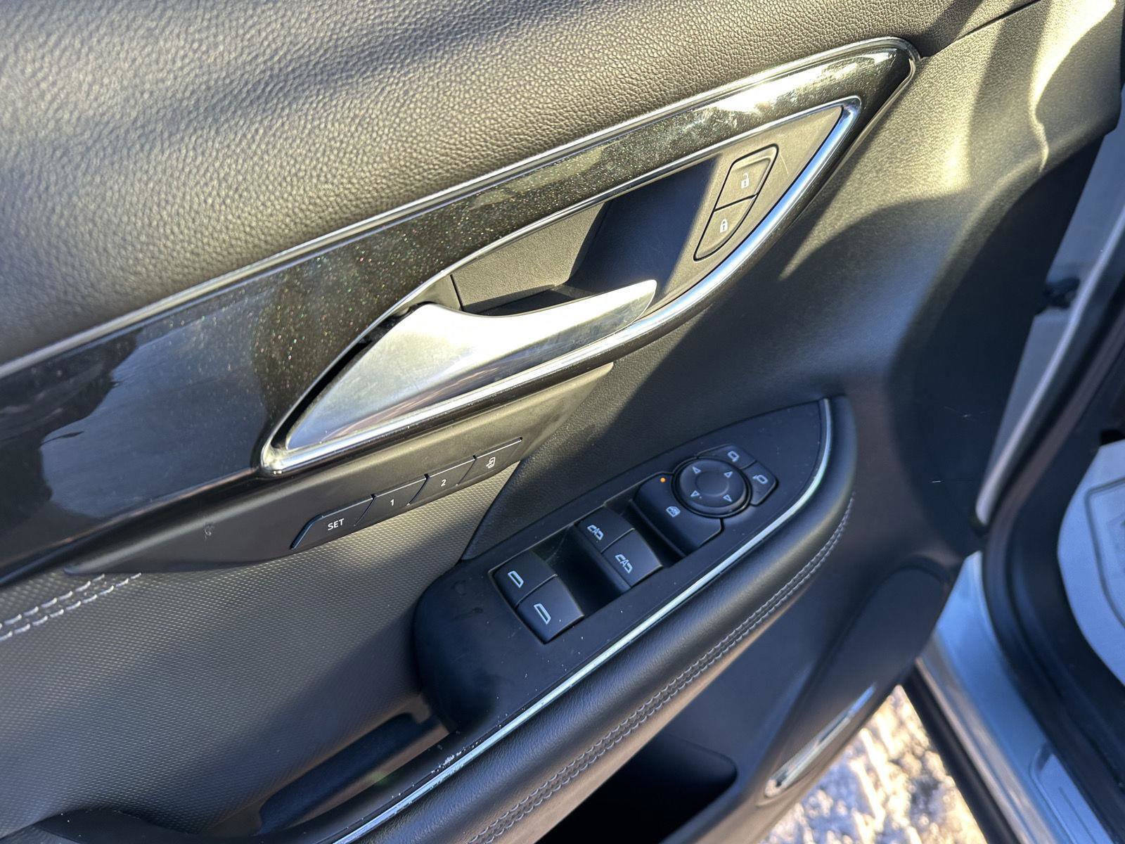 Used 2025 Buick Envision Preferred image 19