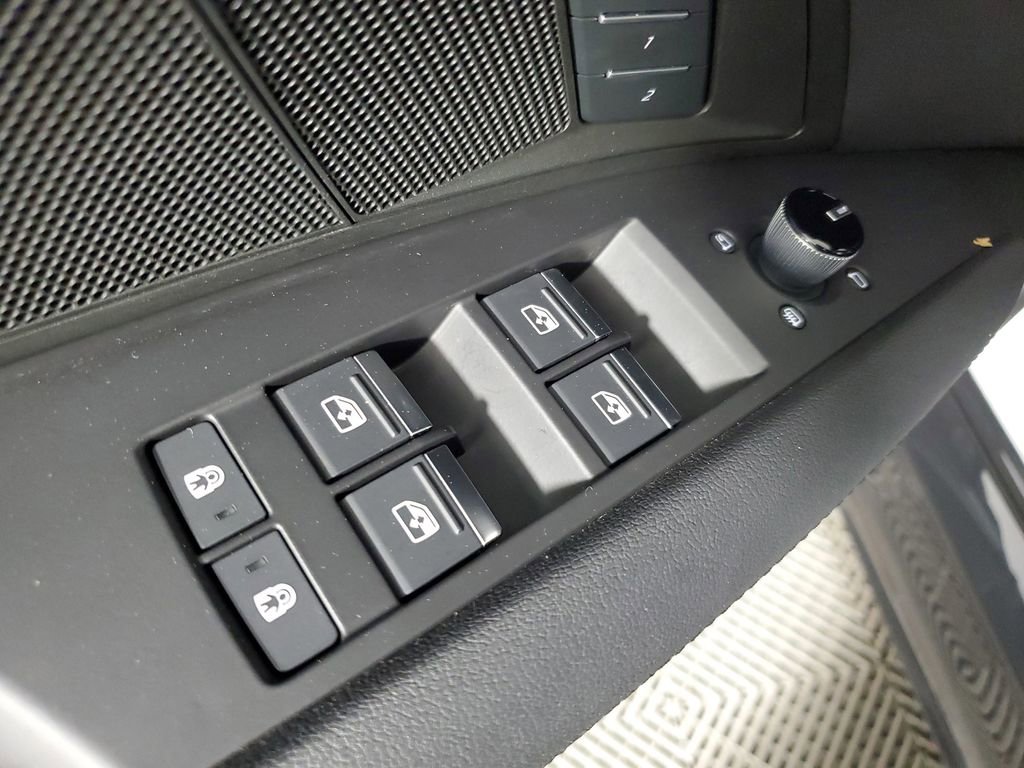 Used 2023 Audi e-tron GT Premium Plus image 20