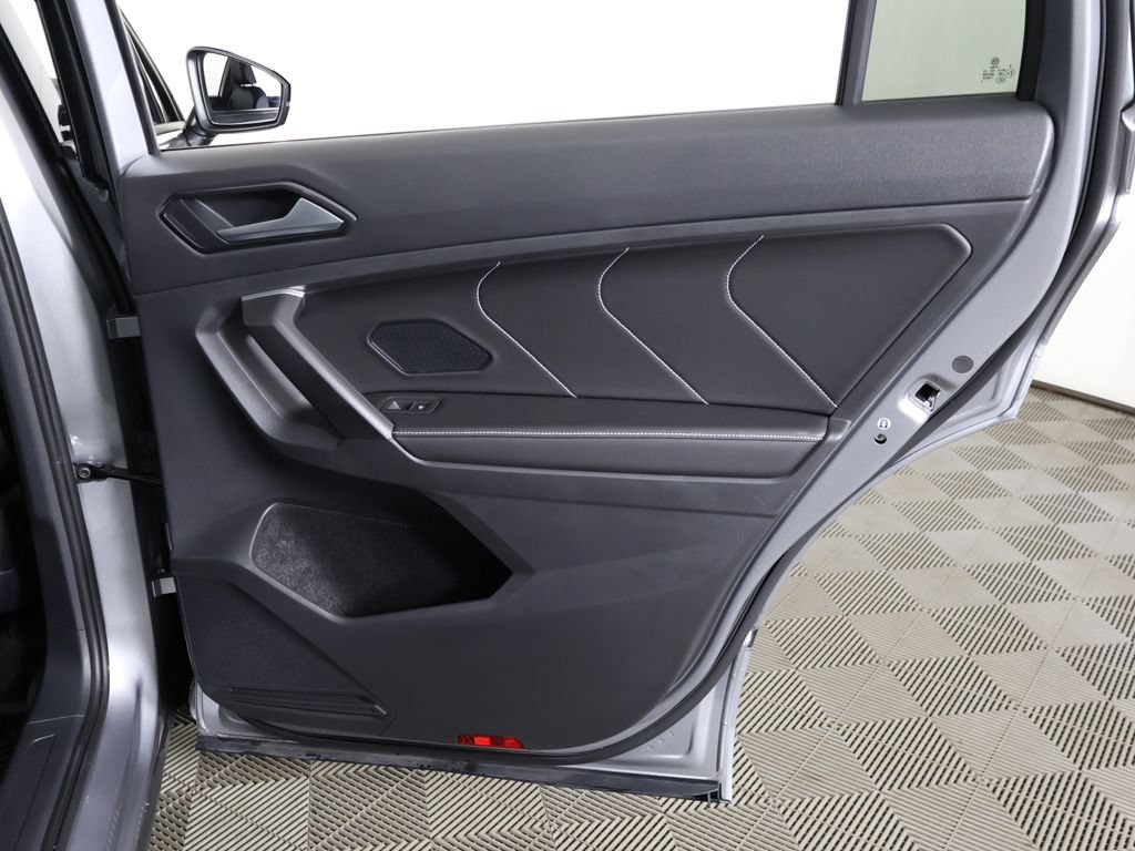 Used 2024 Volkswagen Tiguan SE R-Line AWD/4WD image 28