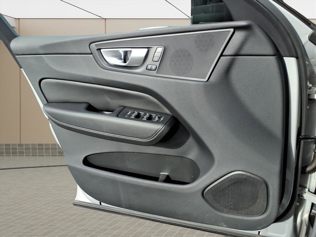 Used 2024 Volvo XC60 B5 Plus image 26