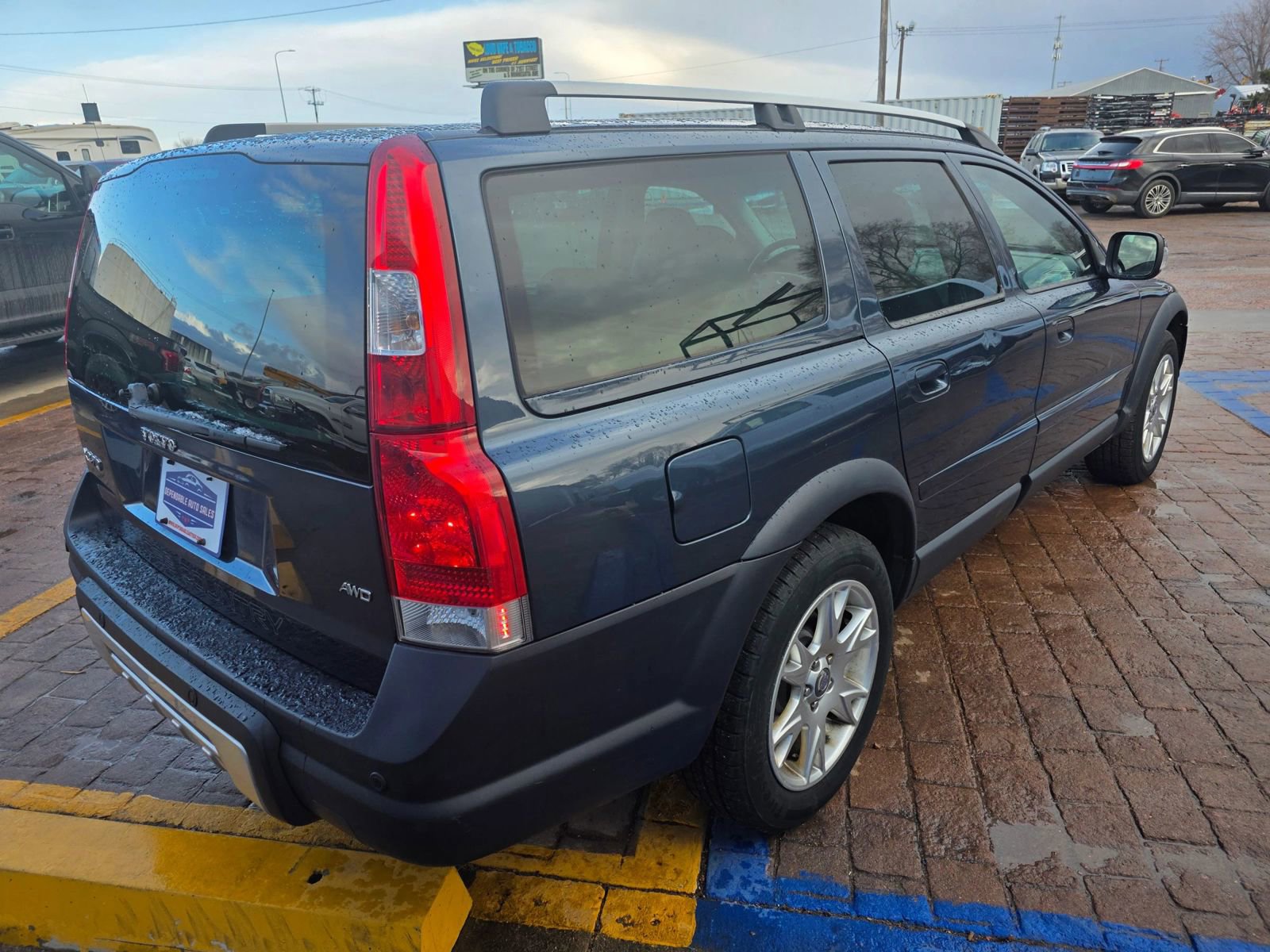 Used 2007 Volvo XC70 2.5T Wagon 4D image 5