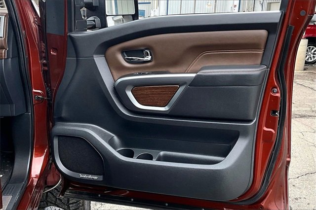 Used 2017 Nissan Titan Platinum Reserve image 29