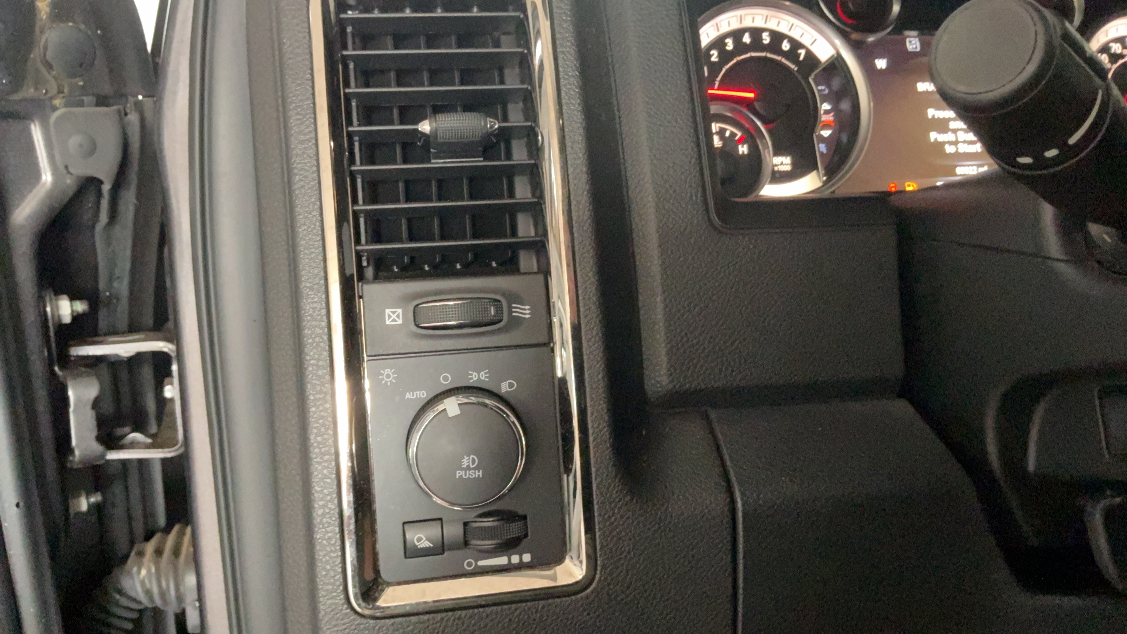 Used 2018 RAM 1500 Sport w/ Convenience Group AWD/4WD image 19