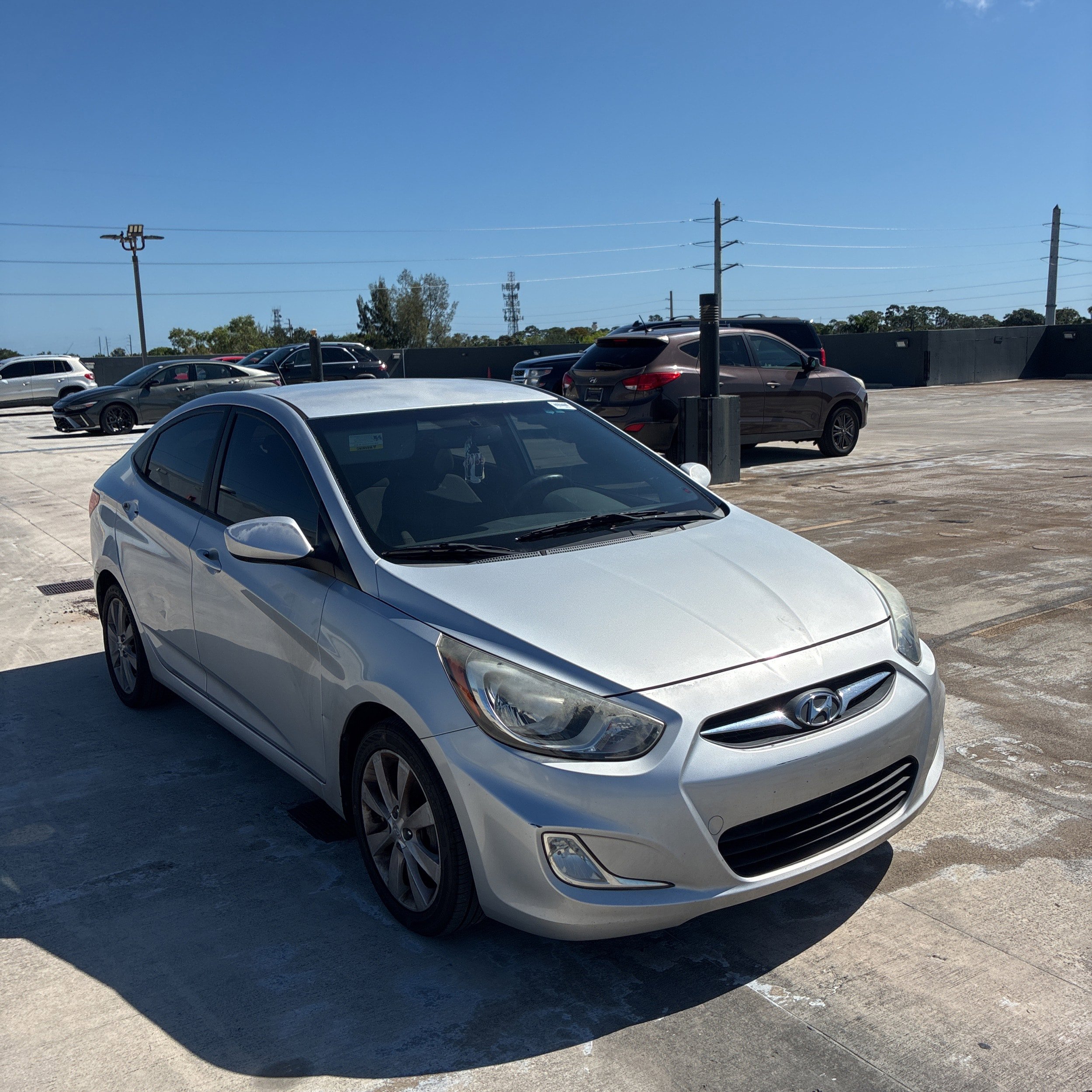 Used 2013 Hyundai Accent GLS w/ Premium Pkg FWD image 12