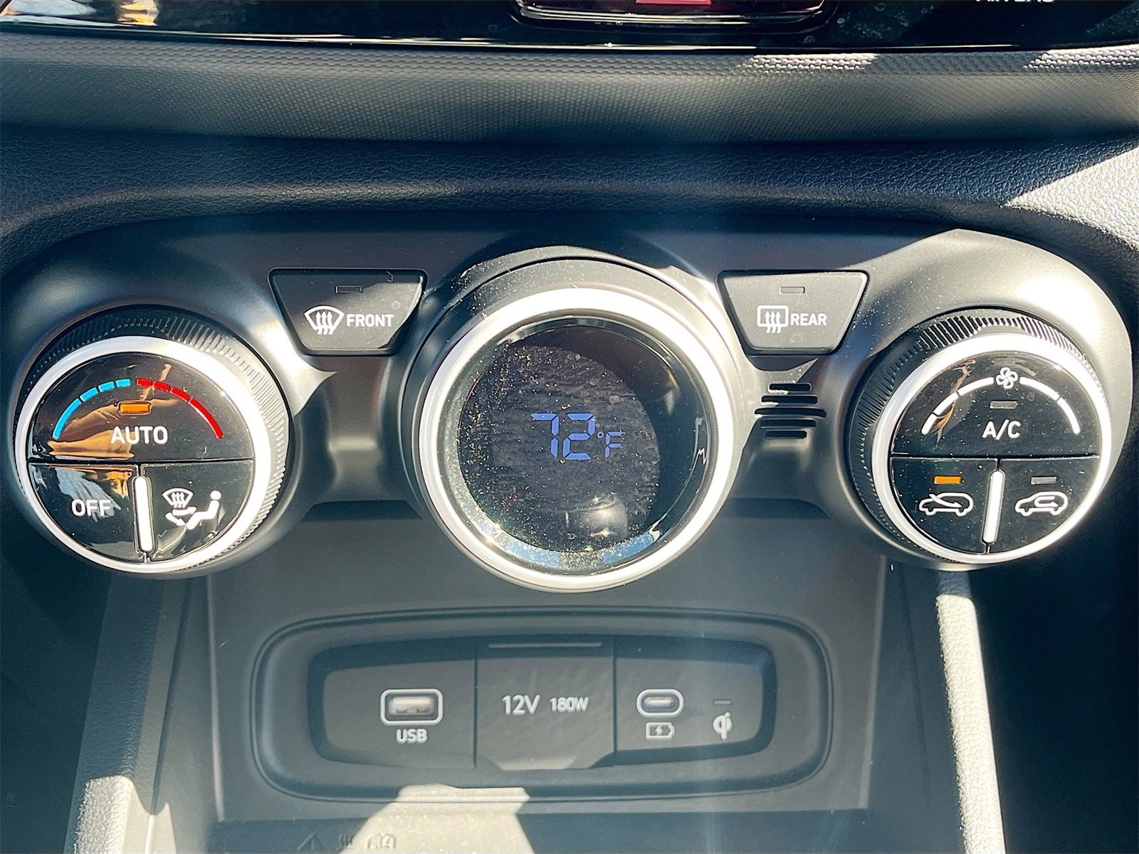 Used 2024 Hyundai Venue Limited image 16