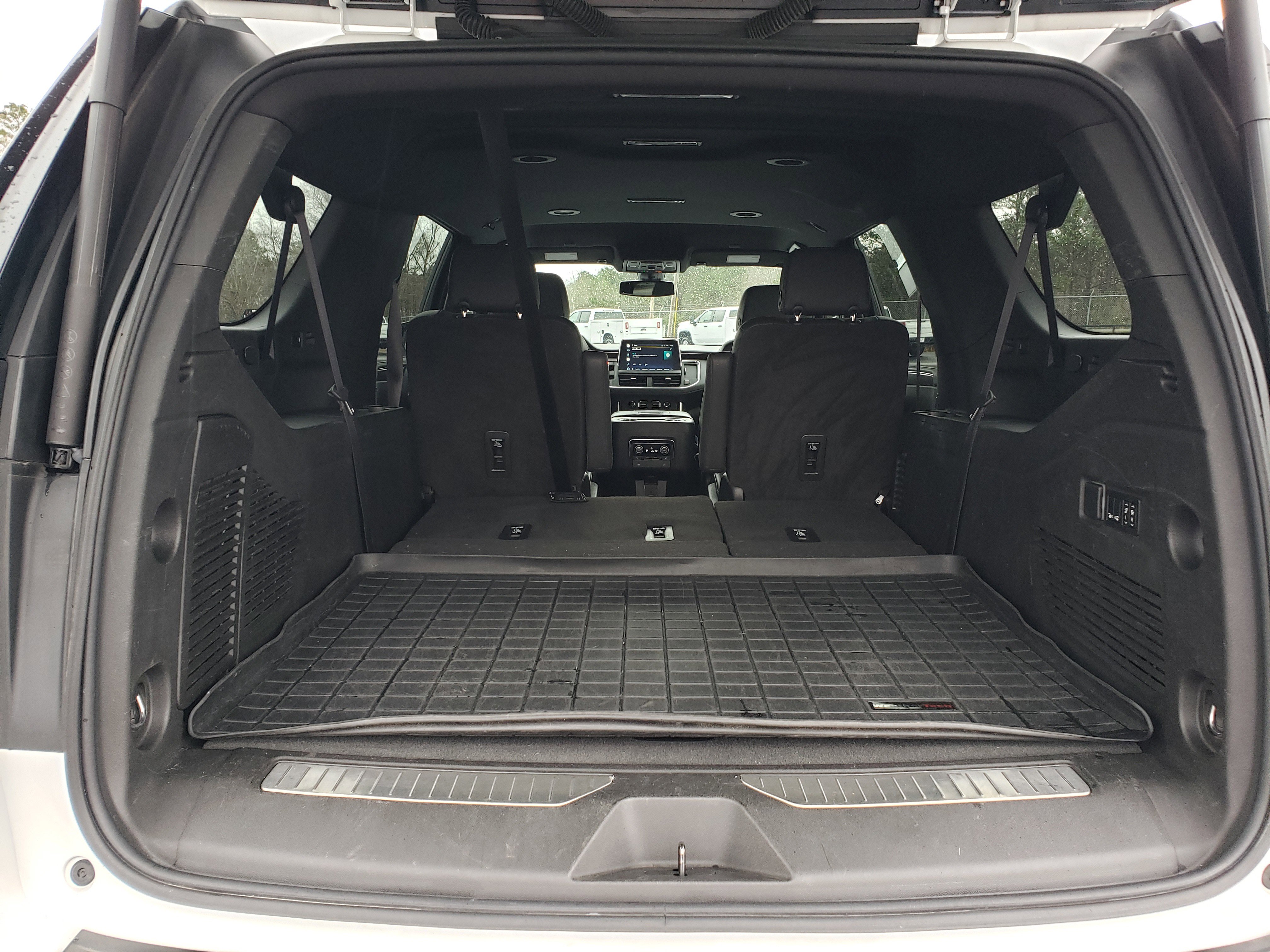 Used 2022 Chevrolet Suburban Z71 w/ Luxury Package image 12