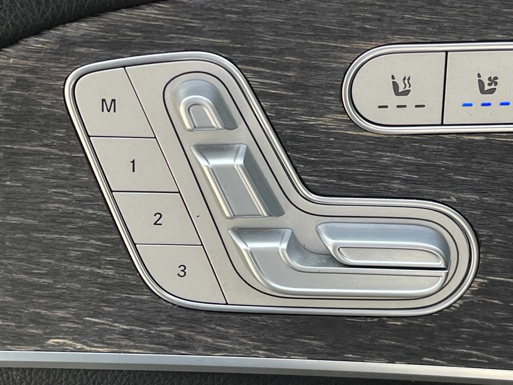 Used 2020 Mercedes-Benz GLS 450 4MATIC image 32