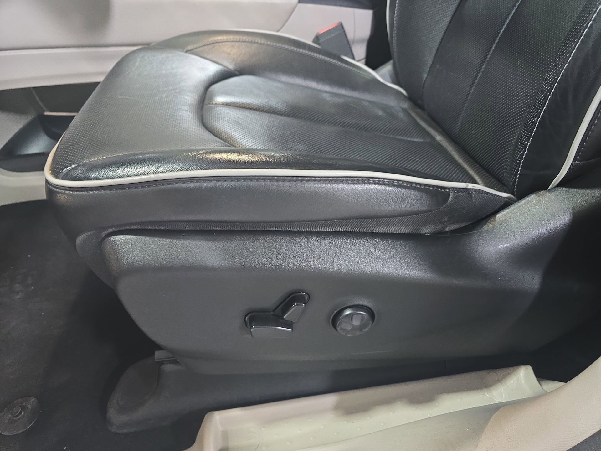 Used 2023 Chrysler Pacifica Limited image 27