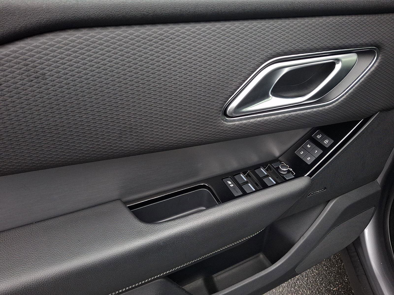 Used 2021 Land Rover Range Rover Velar R-Dynamic S image 12