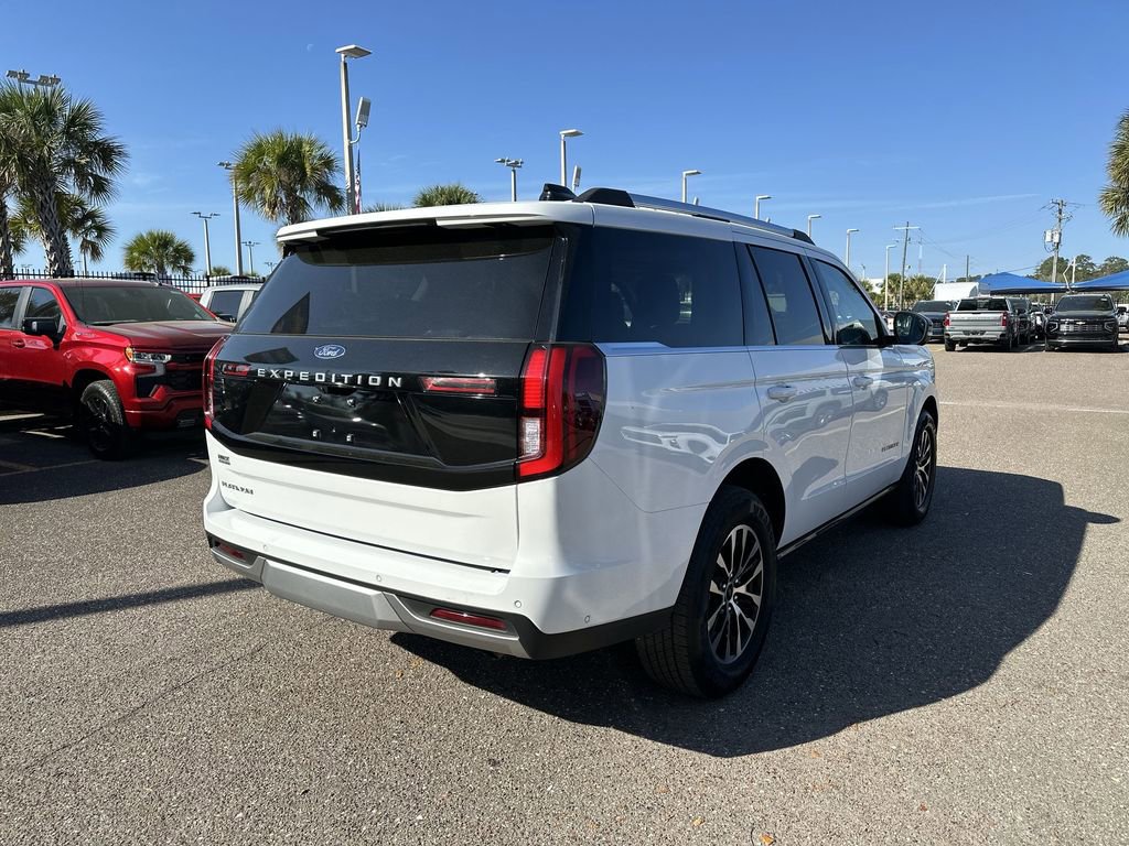 Used 2025 Ford Expedition Platinum image 16