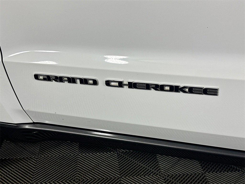 Used 2018 Jeep Grand Cherokee Limited image 29