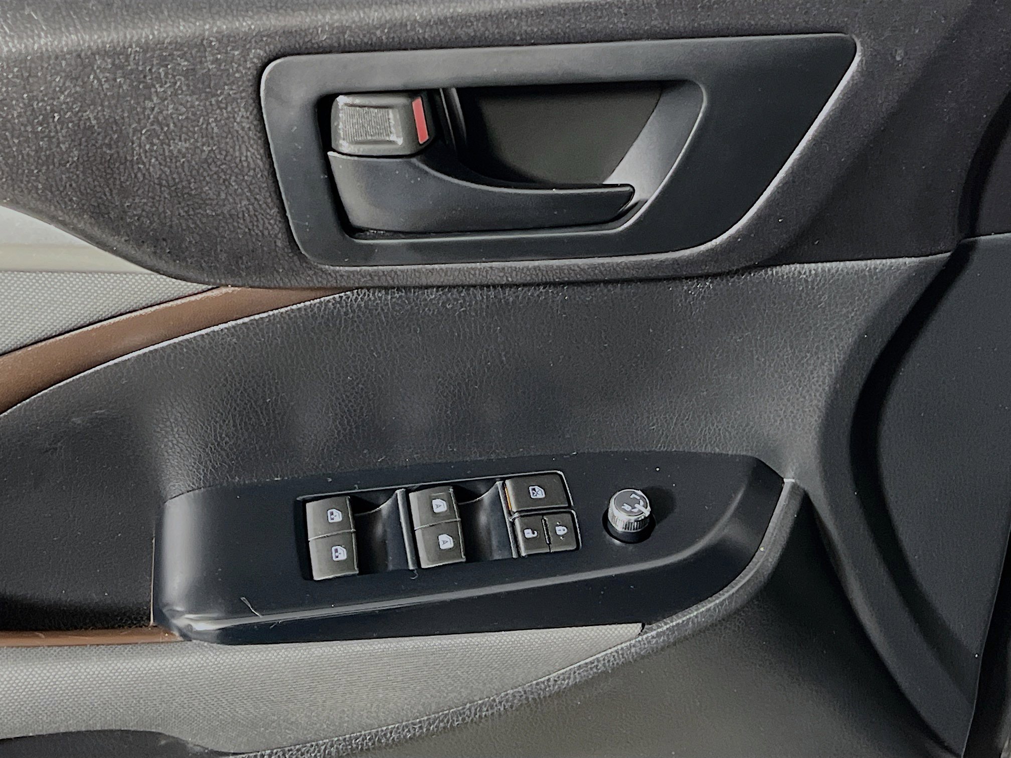 Used 2015 Toyota Highlander LE FWD image 16