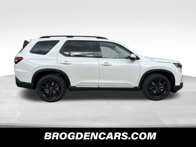 New 2025 Honda Pilot Touring image 2