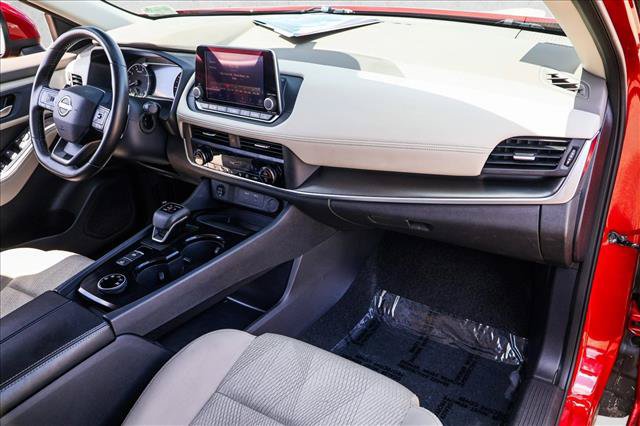Used 2025 Nissan Rogue SV AWD/4WD image 24