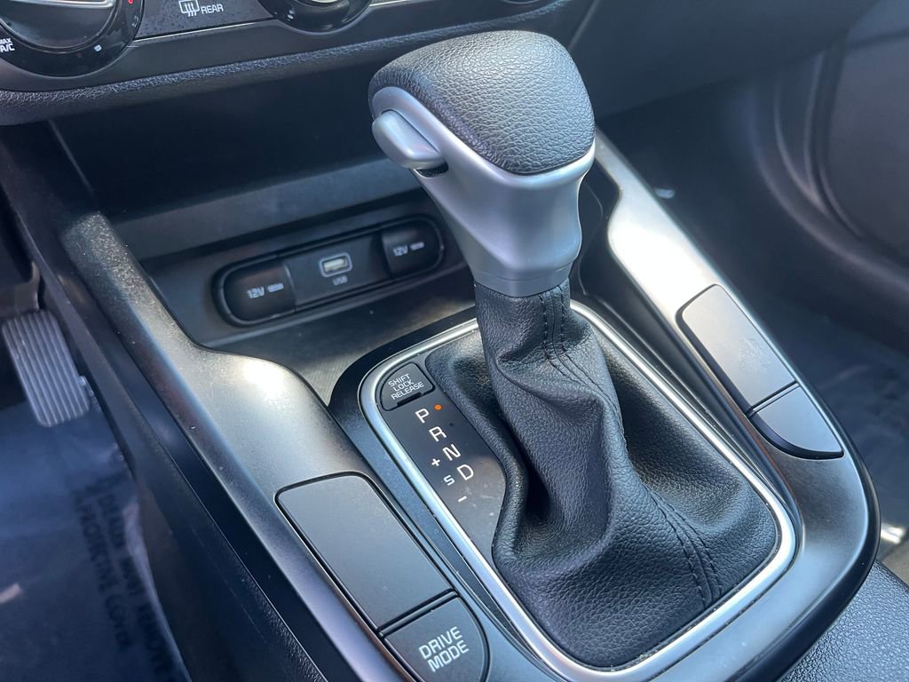 Used 2025 Kia Soul LX w/ LX Technology Package FWD image 34