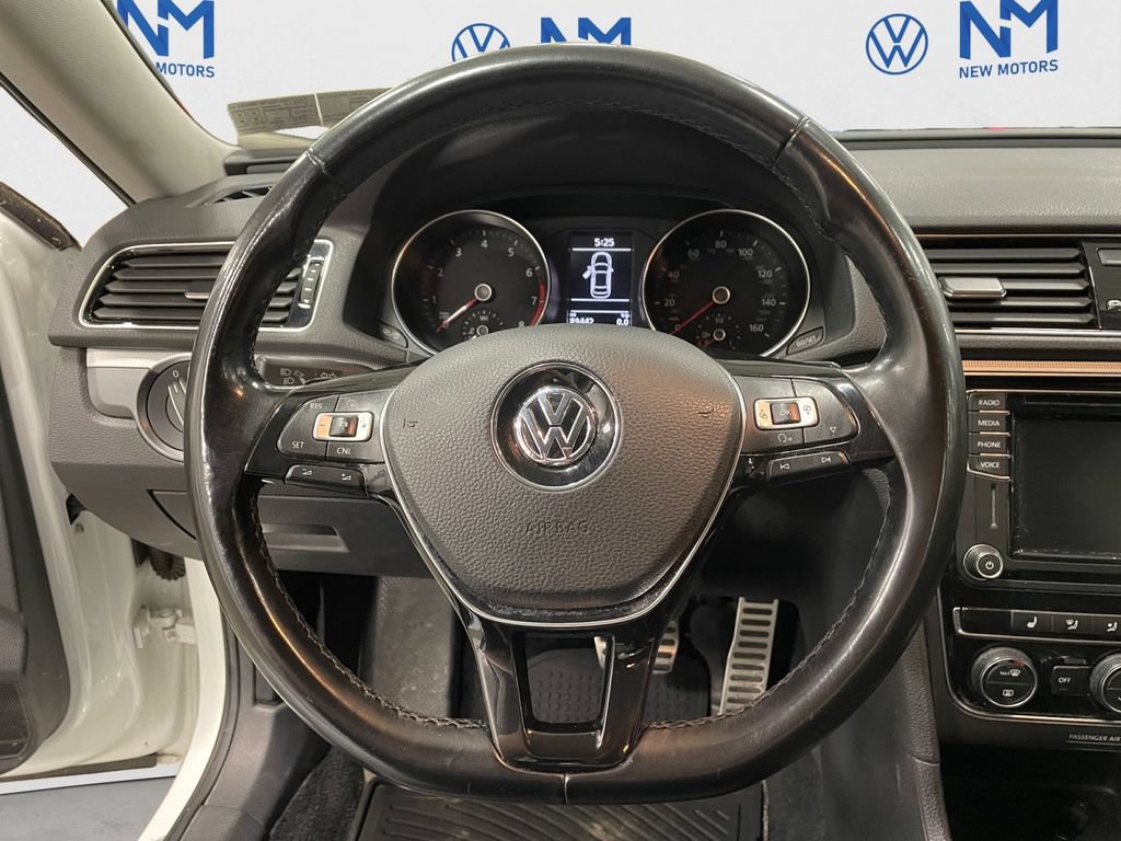 Used 2018 Volkswagen Passat 2.0T R-Line FWD image 12