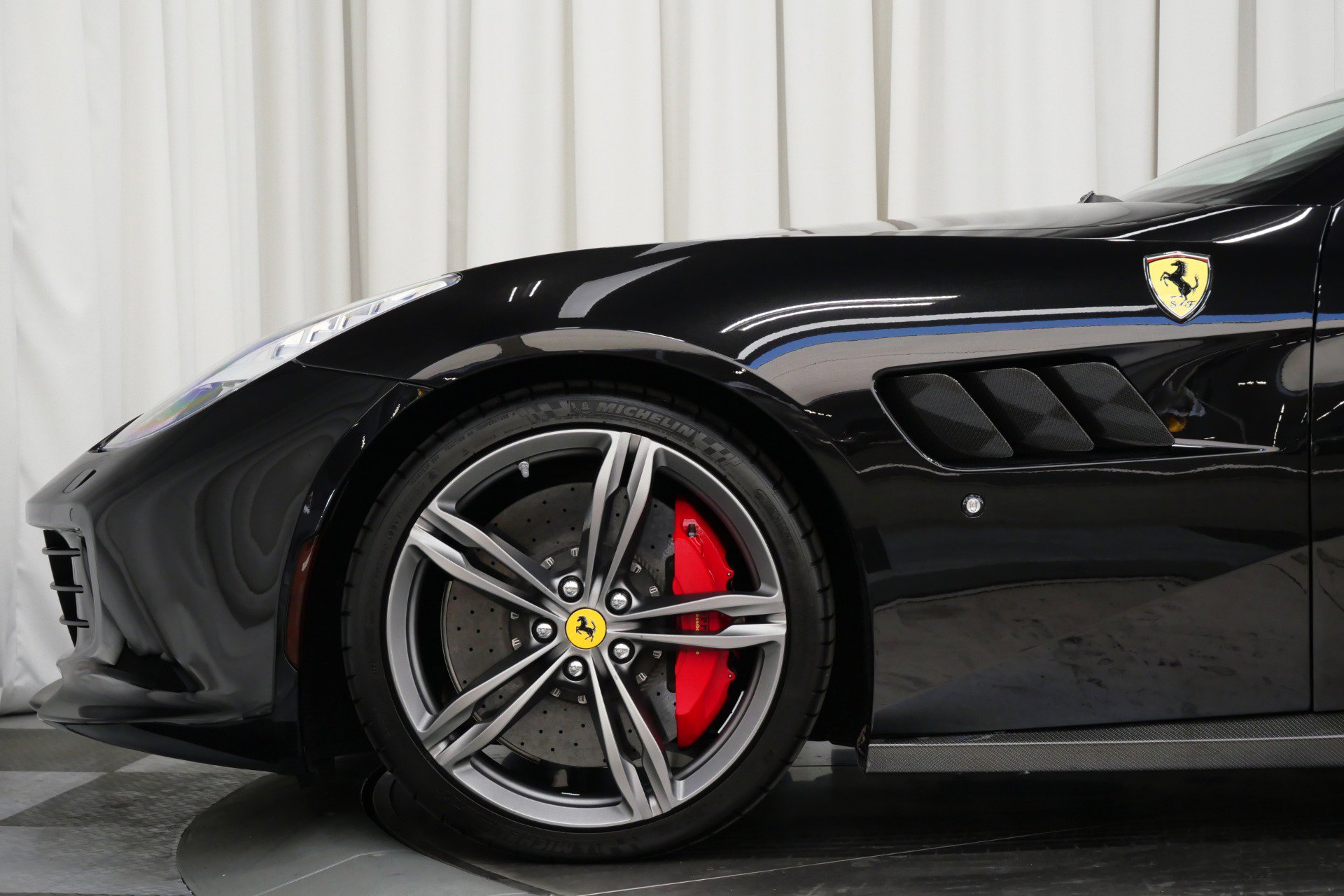 Used 2018 Ferrari GTC4Lusso image 54