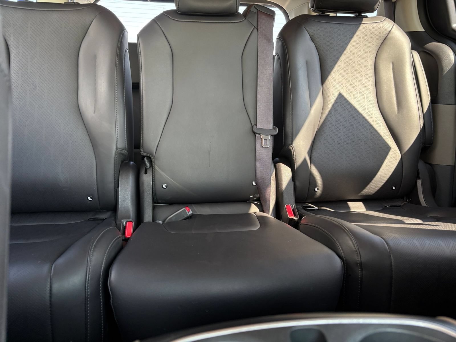 Used 2026 Kia Carnival FWD image 40