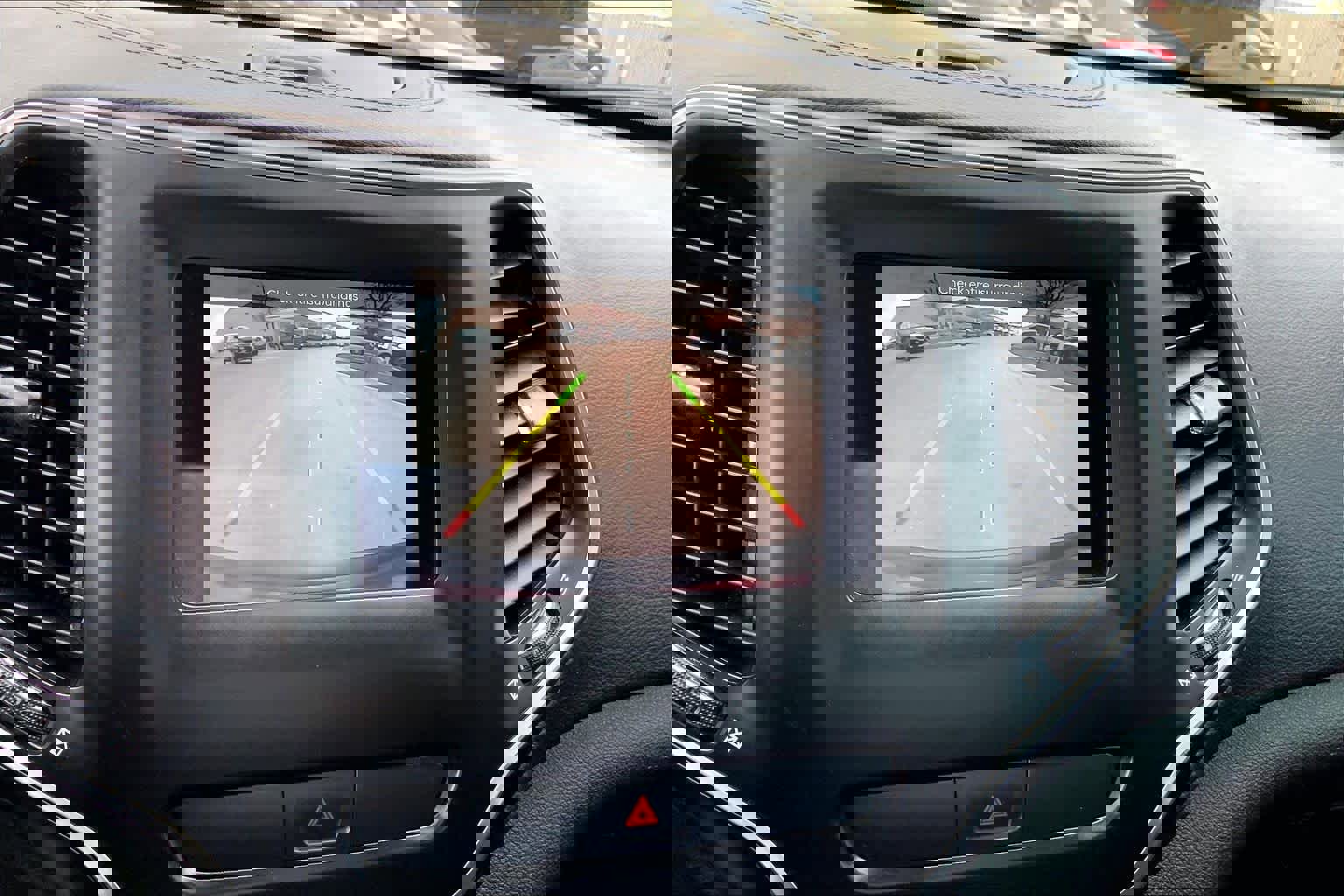 Used 2019 Jeep Cherokee Latitude w/ Popular Appearance Group image 28