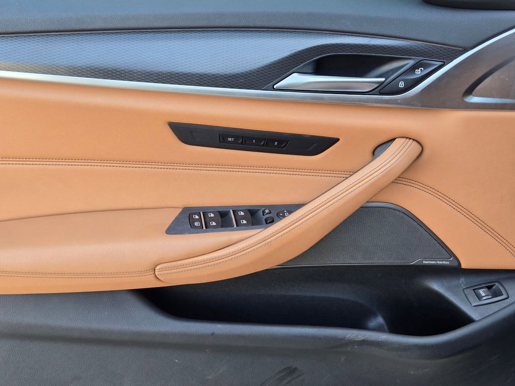 Used 2023 BMW 540i xDrive w/ Executive Package image 11