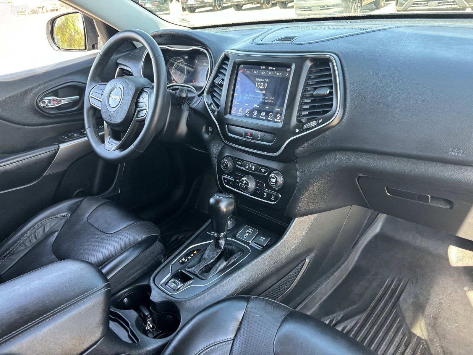 Used 2022 Jeep Cherokee Latitude Lux w/ Sun & Sound Group AWD/4WD image 12
